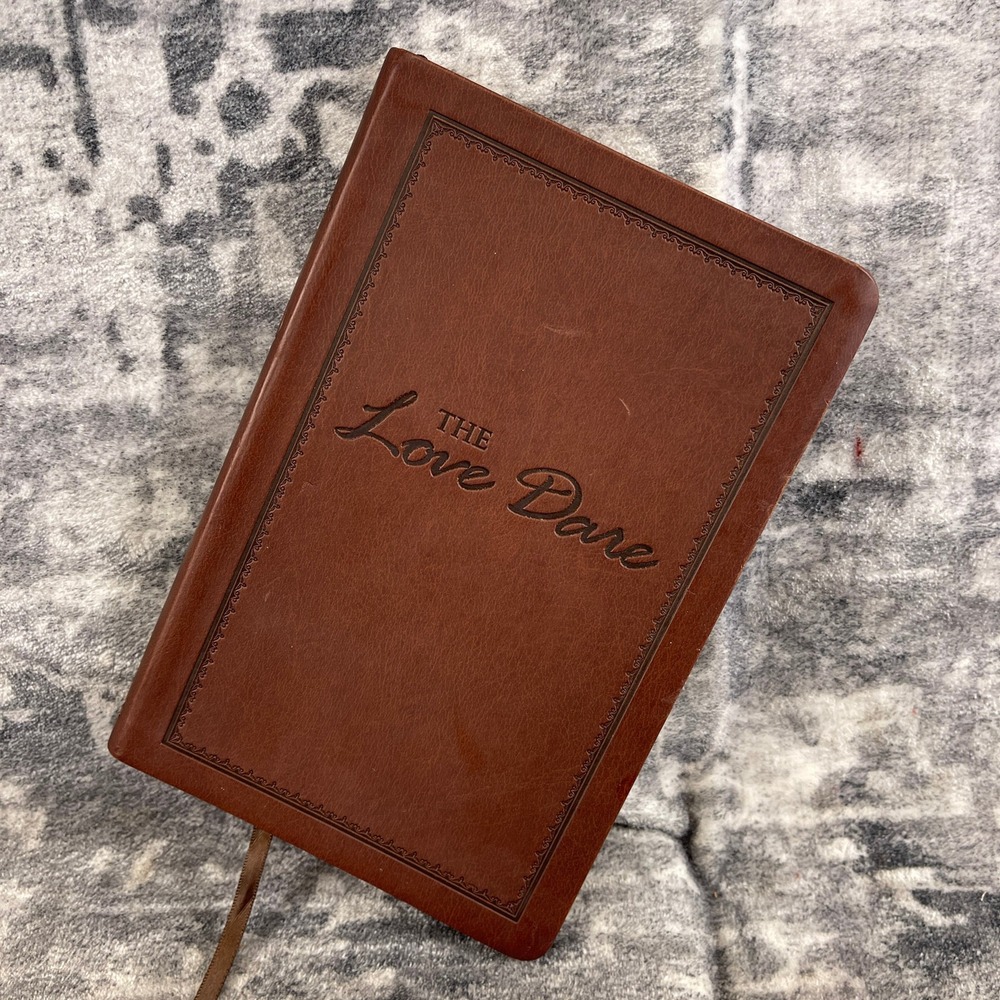 B&H Publishing The Love Dare Devotional Book Brown Leatherette Marriage Kendrick
